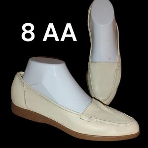 8AA Easy Spirit Cushy Comfy Anti-Slip Leather Loafers EC